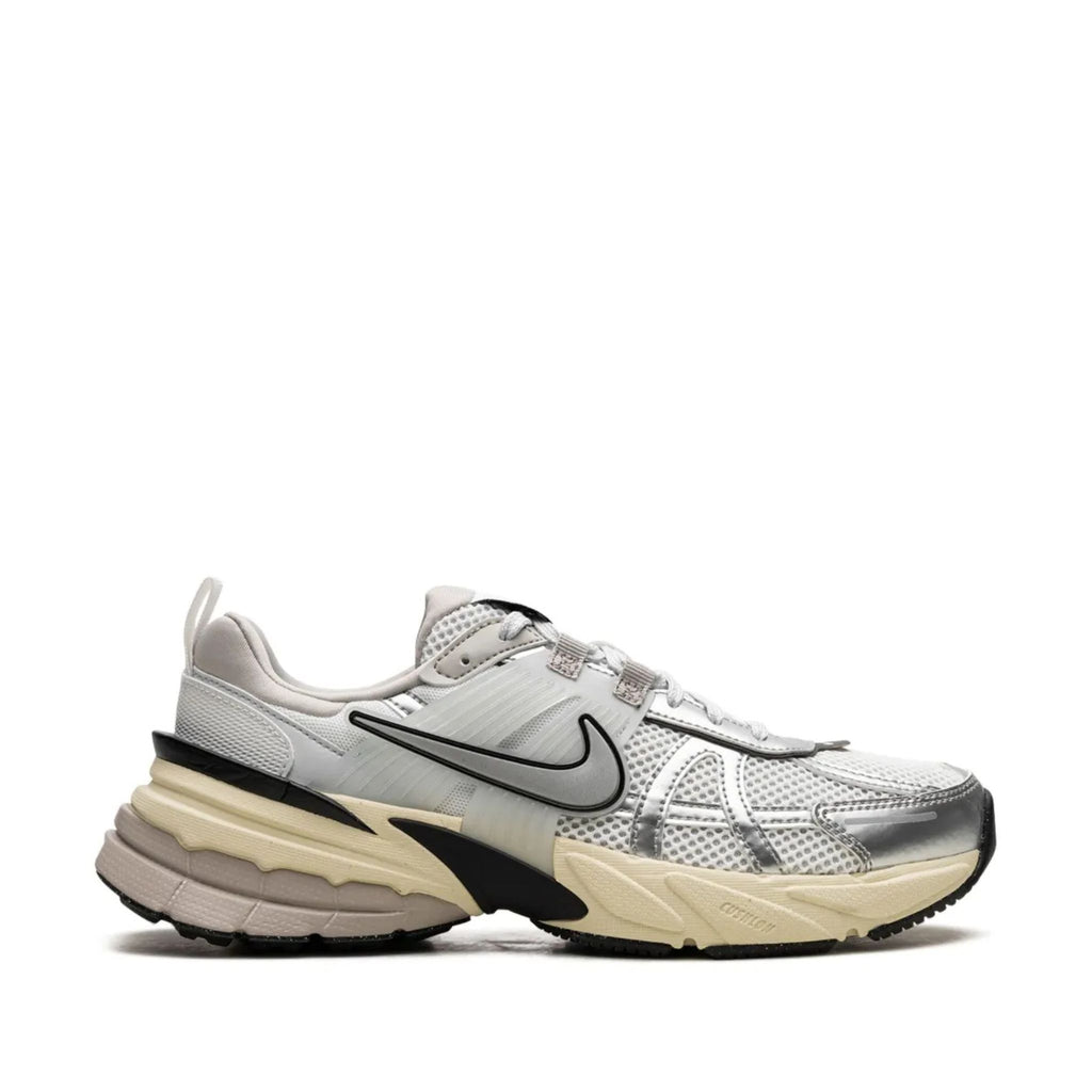 Nike V2K Run - Summit White / Metallic Silver