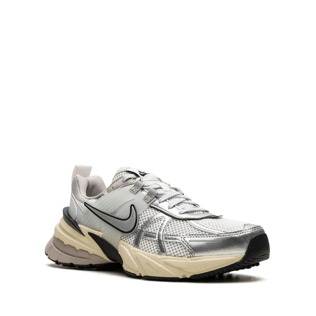Nike V2K Run - Summit White / Metallic Silver
